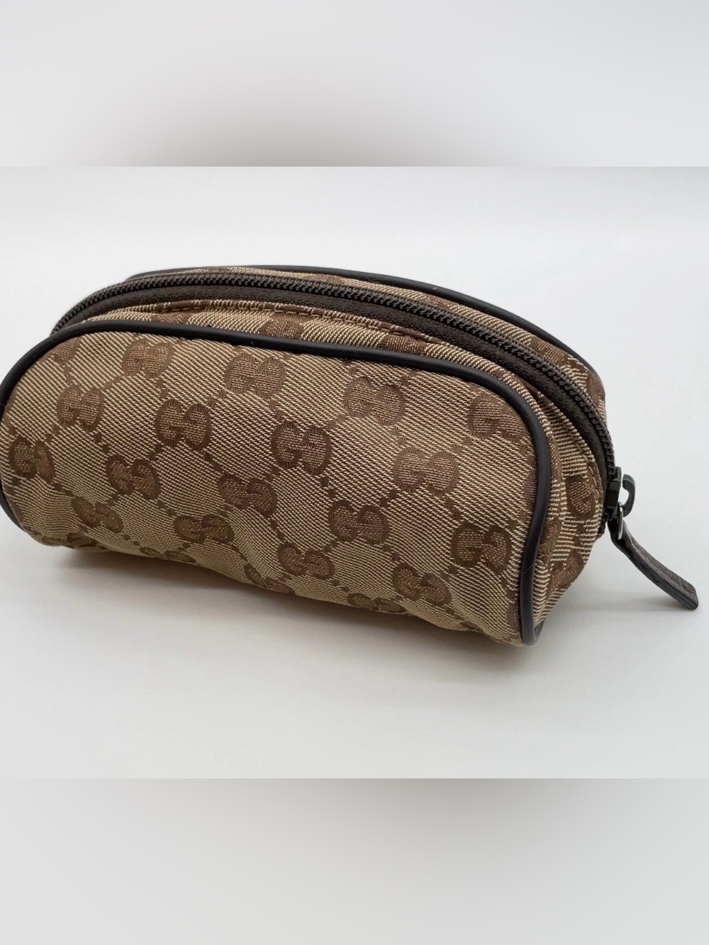 GUCCI NYLON BEIGE POUCH